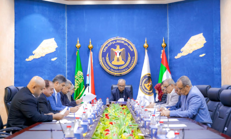 صورة هيئة رئاسة الإنتقالي تشدد على أهمية دور قيادات المجلس بالمحافظات في مساعدة السلطات المحلية على تنفيذ مهامها