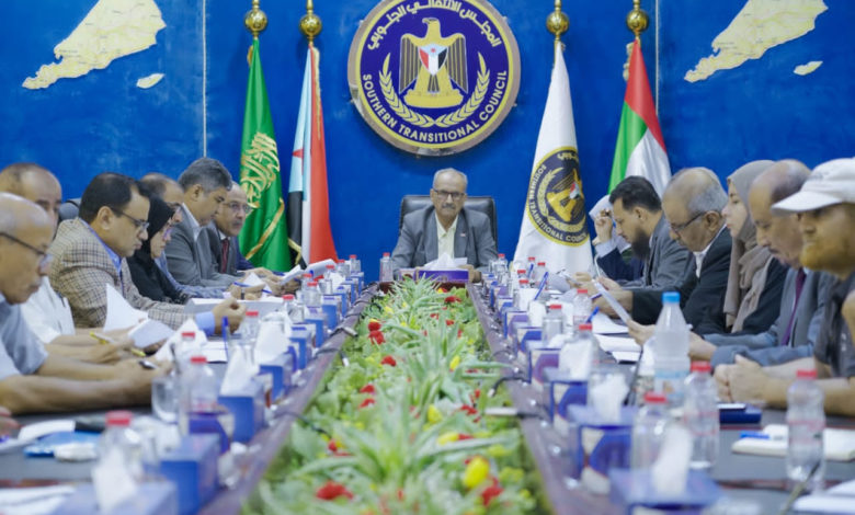 صورة الإنتقالي الجنوبي يؤكد رفضه القاطع لأي محاولات بائسة تستهدف البنك المركزي بالعاصمة عدن