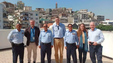 صورة وفد بريطاني يزور خفرالسواحل لهذا السبب