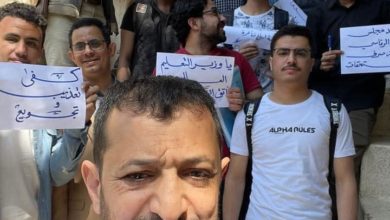 صورة طلاب اليمن في مصر يتظاهرون للمطالبة بصرف مستحقاتهم ويهددون بالتصعيد