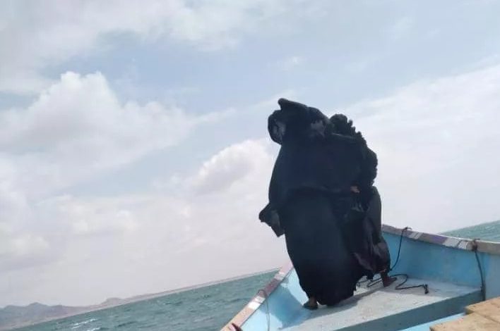 صورة يمنيات يواجهن خطر الموت في البحر لأجل لقمة العيش “تفاصيل مؤلمة”