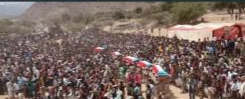 آلاف الجنوبيين يشيِّعون اللواء جواس ومرافقيه في مشهد جنائزي مهيب (صور)