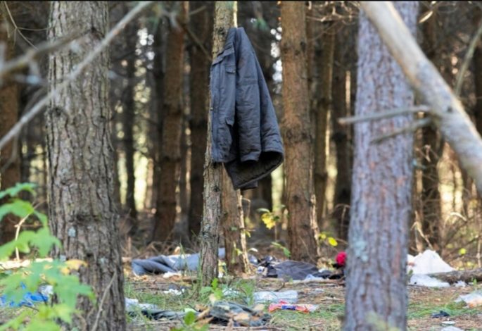 صورة وفاة يوتيوبر يمني أثناء محاولته عبور الغابات بين بيلاروسيا وبولندا