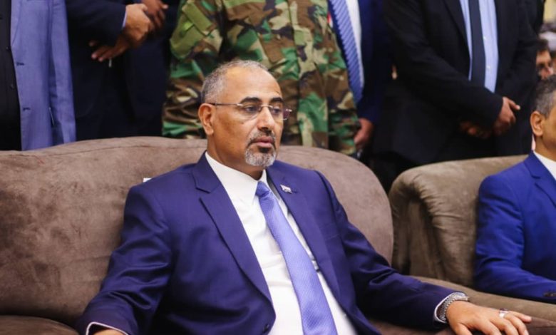 صورة اللواء عيدروس الزبيدي يؤكد على ضرورة إعادة هيكلة المجلس الانتقالي الجنوبي لهذا السبب